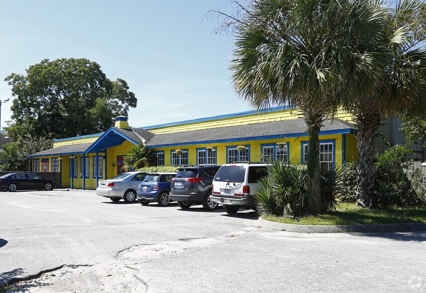 More Photos Of 1610 Pavilion Pl, Wilmington Restaurant For Lease