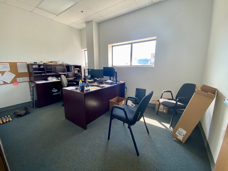 More Photos Of 517 Well St, Williston Warehouse For Sale