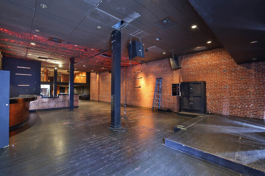 More Photos Of 374 S 1st St, San Jose Storefront For Sale