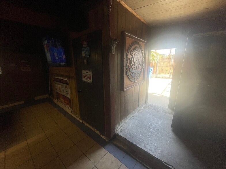 More Photos Of 8554 Washington Blvd, Culver City Bar For Sale