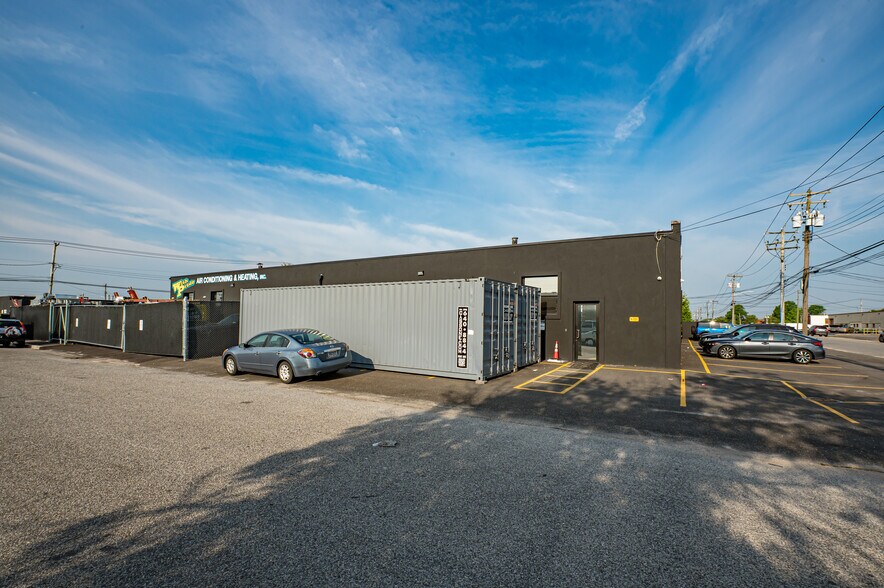 More Photos Of 77 Marine St, Farmingdale Manufacturing For Sale