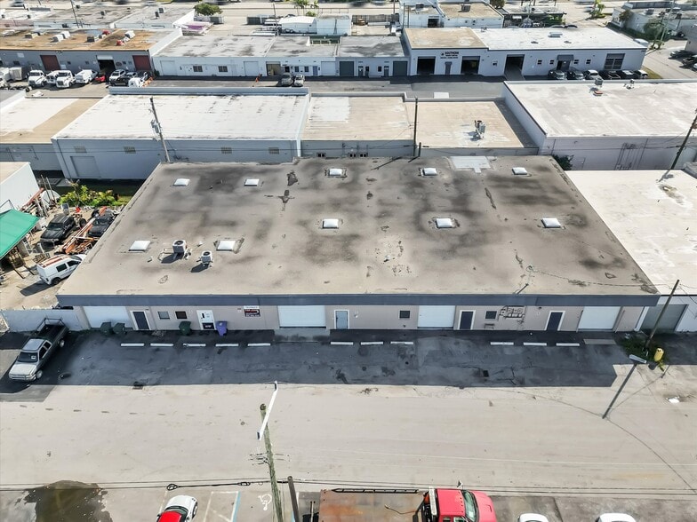 More Photos Of 224 NE 32nd Ct, Oakland Park Warehouse For Sale