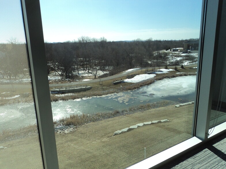 More Photos Of 2020 Innovation Ct, De Pere Office For Lease