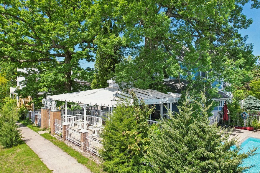 More Photos Of 910 River Rd, Wisconsin Dells Hotel For Sale
