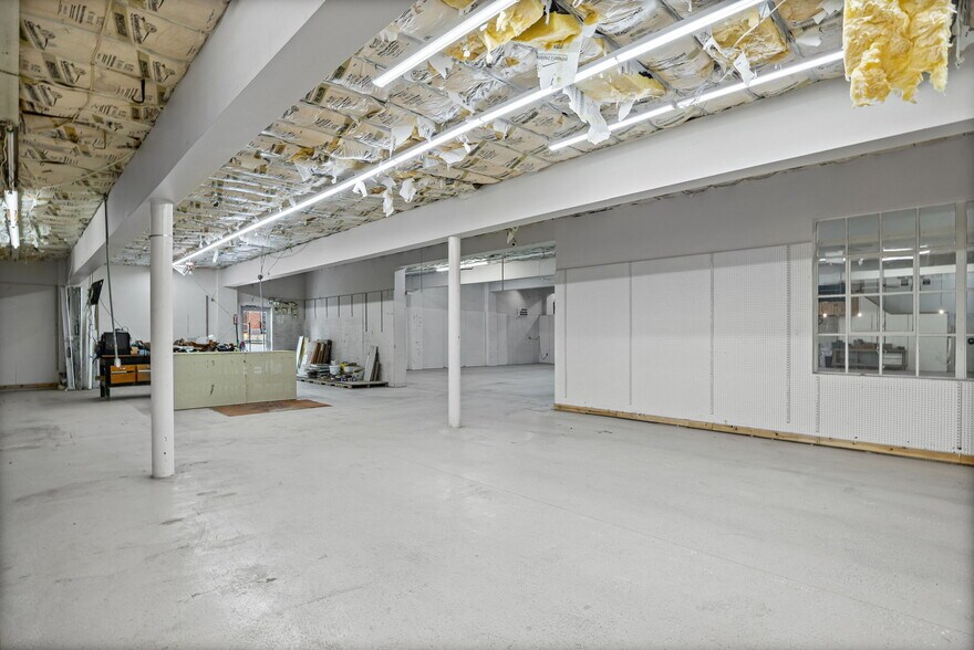 More Photos Of 215 W Franklin St, Delphi Flex For Sale