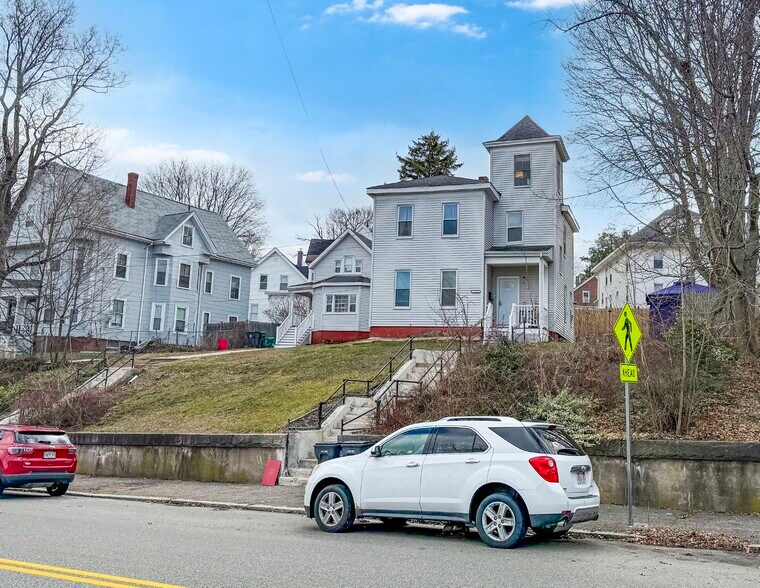 More Photos Of 113 Laurel Ave, Haverhill Apartments For Sale