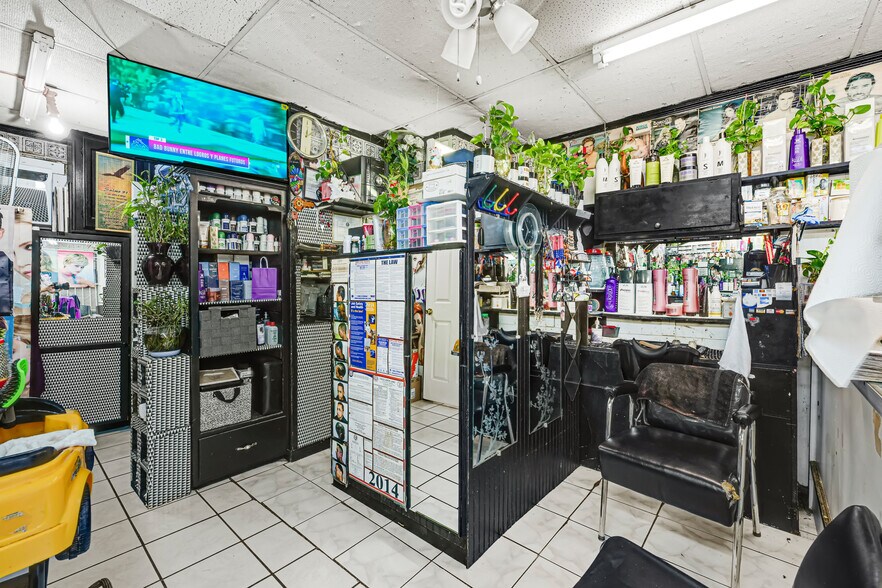 More Photos Of 8510 C E King Pky, Houston Convenience Store For Lease