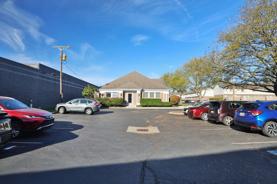 More Photos Of 2425 Deewood Dr, Columbus Medical For Sale