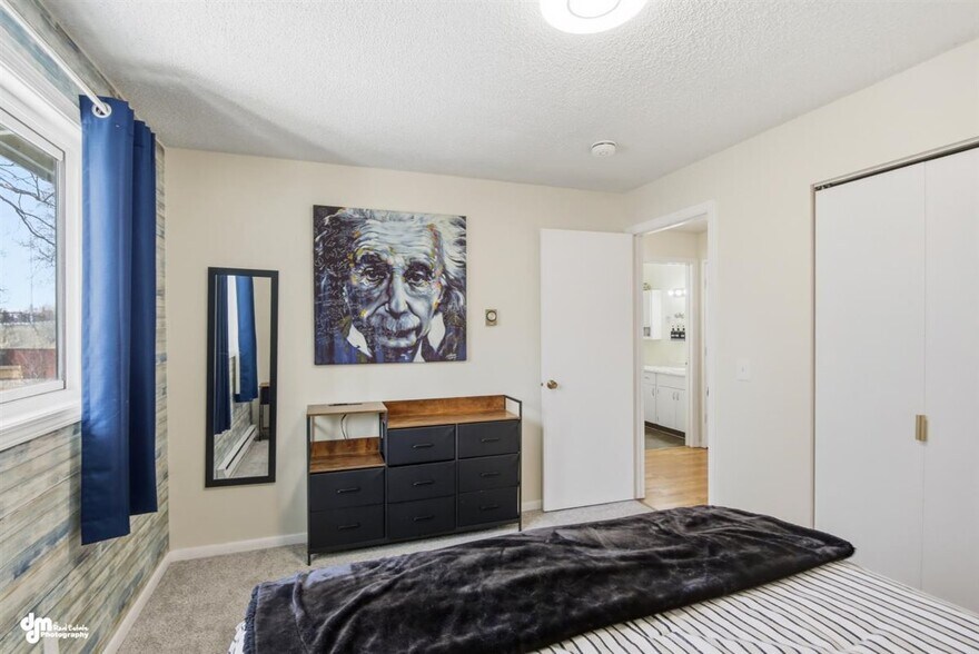 More Photos Of 12521 Tanada Loop, Anchorage Multifamily For Sale