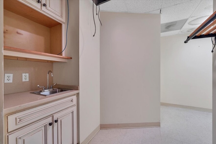 More Photos Of 210 S Jefferson St, Roanoke Loft Creative Space For Sale