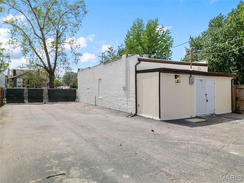 More Photos Of 4687 Heidelberg Ave, Saint Louis Convenience Store For Sale