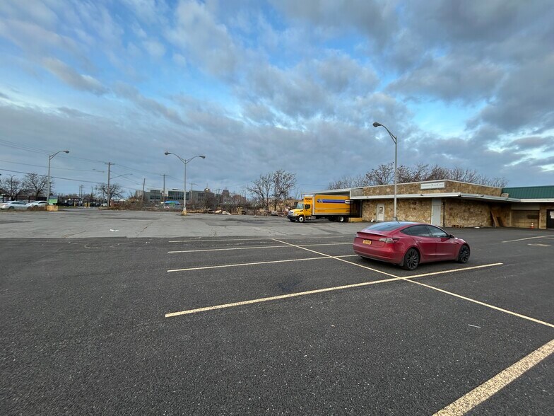 More Photos Of 235 Cortland ave, Syracuse Manufacturing For Lease