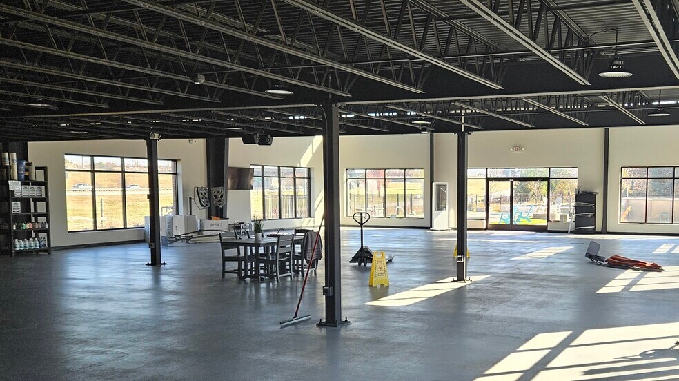 More Photos Of 5150 Industrial Pk Dr, Kernersville Freestanding For Lease
