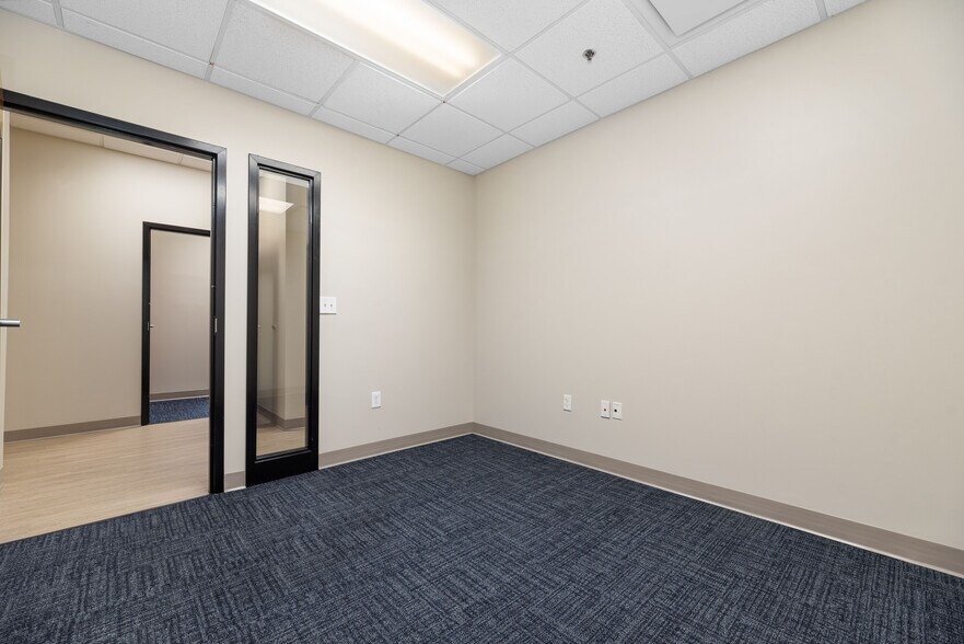 More Photos Of 19720 Jetton Rd, Cornelius Office For Lease