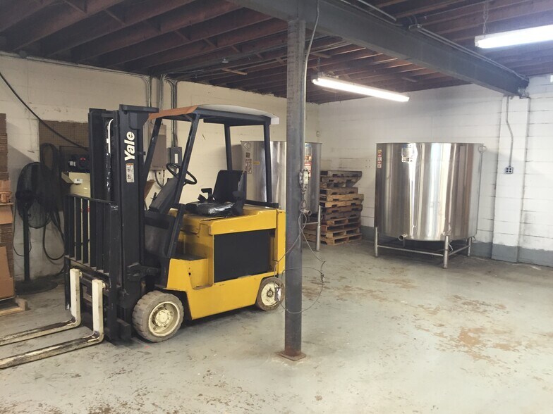 More Photos Of 238 E Washington St, Starke Distribution For Sale