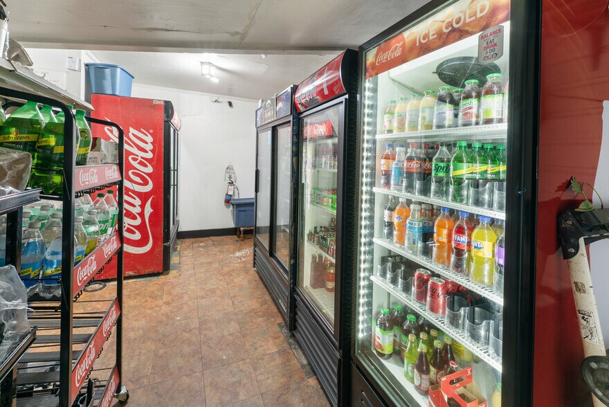 More Photos Of 512 S US Highway 301, Jesup Storefront For Sale