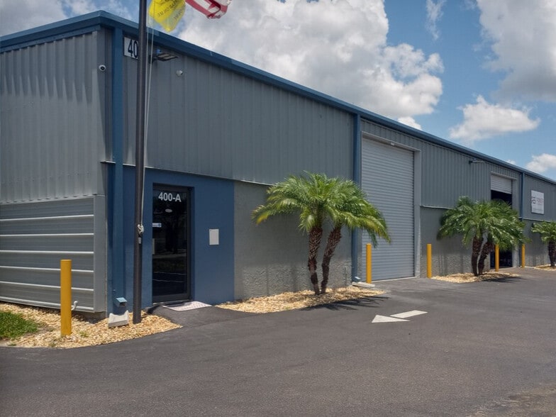 More Photos Of 400 Douglas Rd, Oldsmar Warehouse For Lease
