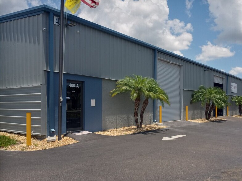 More Photos Of 400 Douglas Rd, Oldsmar Warehouse For Lease