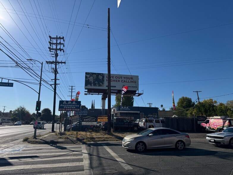 More Photos Of 22802 Oxnard St, Woodland Hills Auto Repair For Sale
