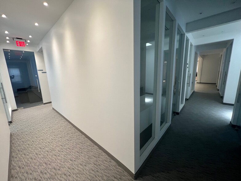 More Photos Of 525 Clematis St, West Palm Beach Office For Lease