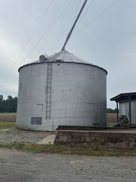 More Photos Of 249 Governors rd, Windsor Industrial For Sale