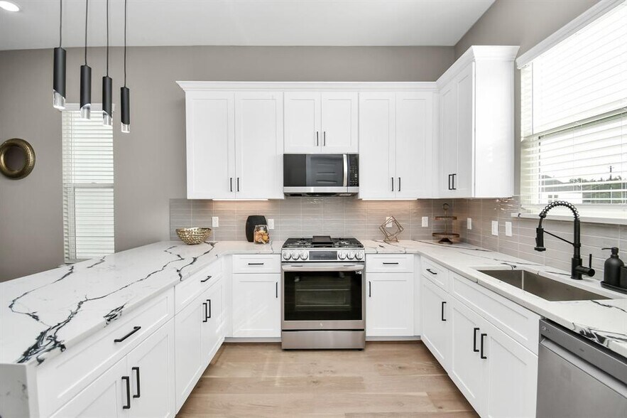 More Photos Of 316 Thornton Rd, Houston Apartments For Sale