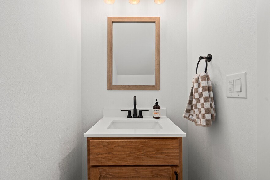 More Photos Of 1013 Peach Rd, Winlock Apartments For Sale