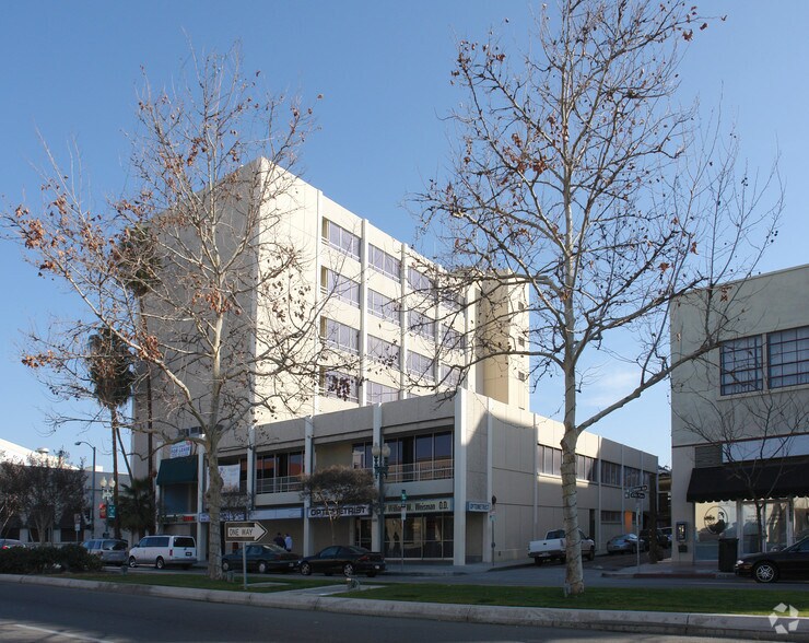 More Photos Of 1415 18th St, Bakersfield Loft Creative Space For Lease