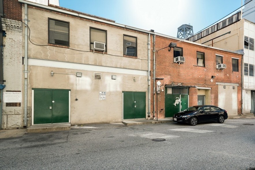 More Photos Of 316-318 Guilford Ave, Baltimore Bar For Sale