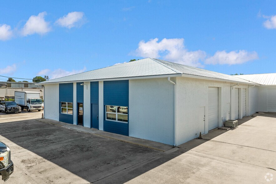 More Photos Of 3054-3076 SE Dominica Ter, Stuart Warehouse For Lease