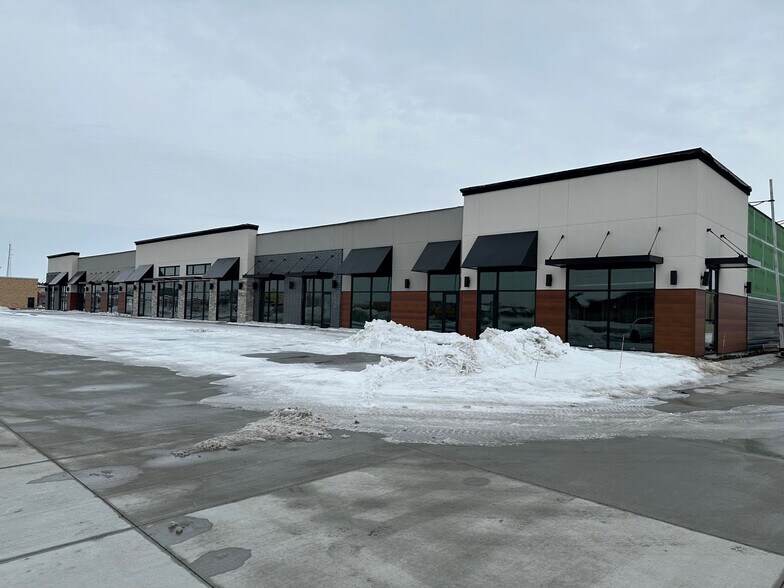 More Photos Of 4266 32nd Ave S, Fargo Storefront For Lease