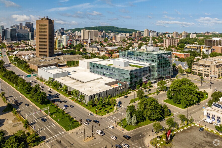 More Photos Of 1000 Av Papineau, Montréal Office For Sale
