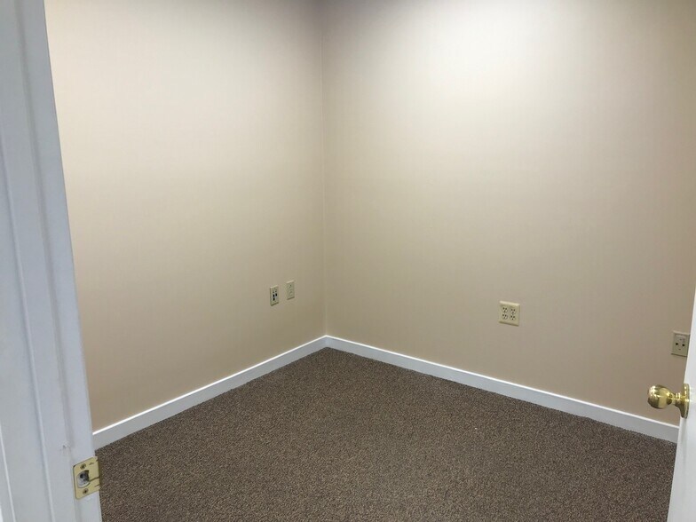 More Photos Of 186 Thomas Johnson Dr, Frederick Unknown For Lease