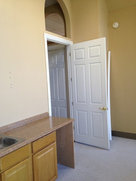 More Photos Of 818 N Highway 67, Cedar Hill Unknown For Lease