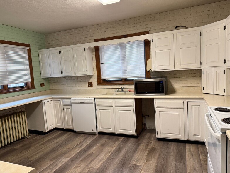 More Photos Of 1777 Kipling St, Lakewood Office For Sale