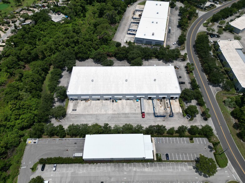 More Photos Of 671-673 NW Enterprise Dr, Port, Port Saint Lucie Manufacturing For Lease