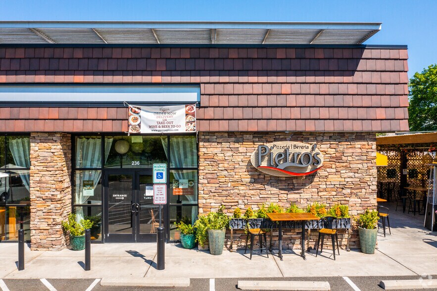 More Photos Of 210-236 N Radnor Chester Rd, Radnor Restaurant For Lease