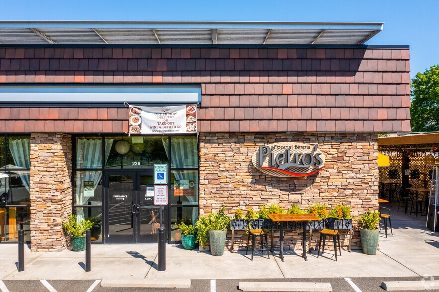 More Photos Of 210-236 N Radnor Chester Rd, Radnor Restaurant For Lease