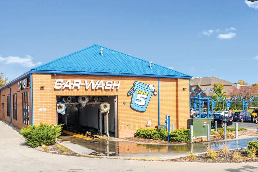 Primary Photo Of 1521 E Alexis Rd, Toledo Carwash For Sale