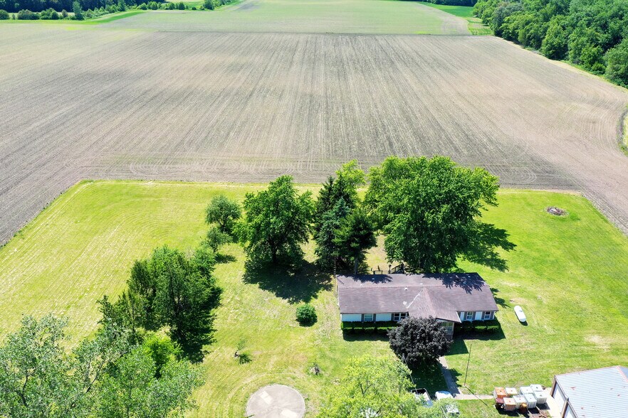 More Photos Of 3209 N State Rt 1, Saint Anne Flex For Sale