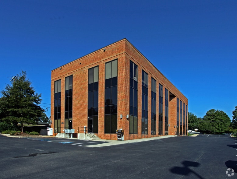 More Photos Of 319 S Sharon Amity Rd, Charlotte Office For Sale