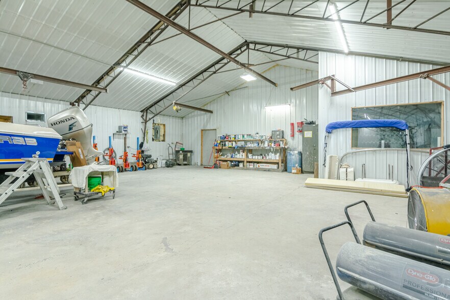 More Photos Of 1002 Susan Rd, Lake Ozark Warehouse For Sale