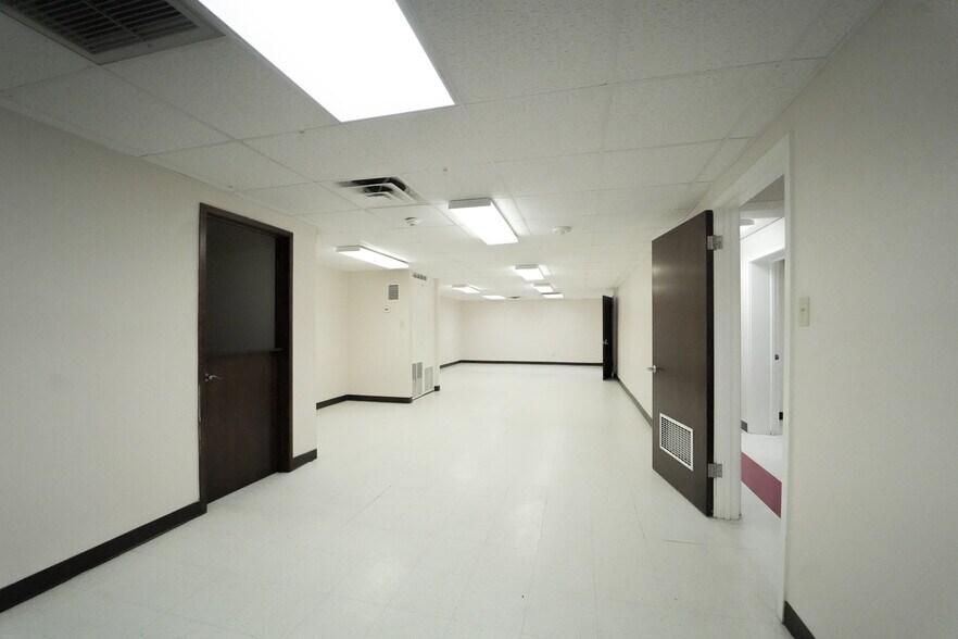 More Photos Of 402 E Guadalupe St, Victoria Freestanding For Sale