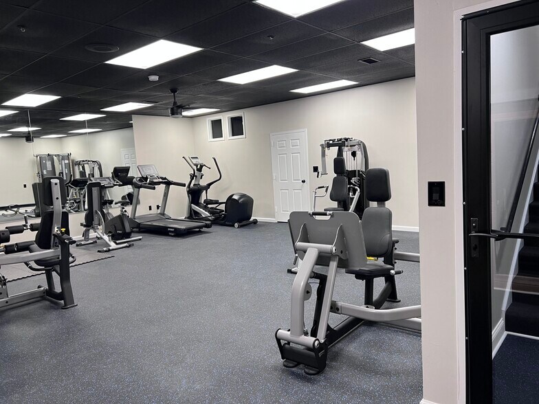 More Photos Of 525-545 Main St, Laurel Office For Lease