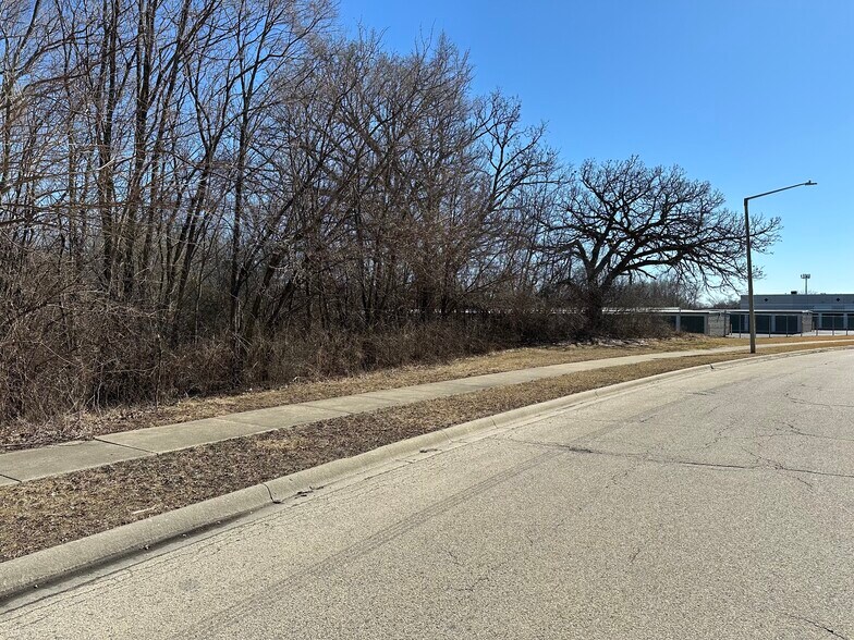 More Photos Of 1702 Oak Dr, Mchenry Land For Sale