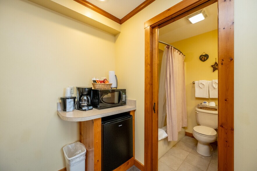 More Photos Of 17848 Garrett Hwy, Oakland Apartments For Sale