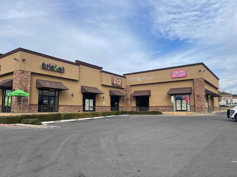 Primary Photo Of 1915 S Zapata Hwy, Laredo Storefront Retail Office For Lease