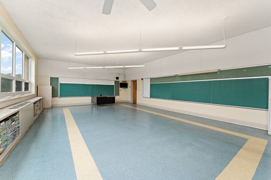 More Photos Of 3953 Kirk Ave, Allison Park Specialty For Lease