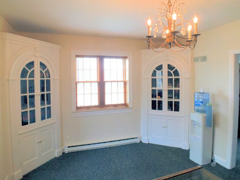 More Photos Of 402 Crain Hwy N, Glen Burnie Office For Sale