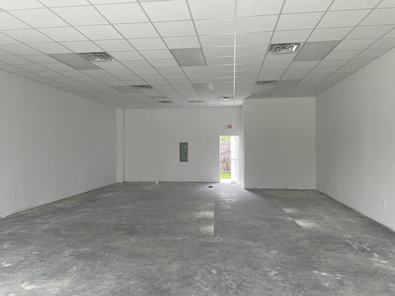 More Photos Of 13211 Coursey Blvd, Baton Rouge Storefront For Lease
